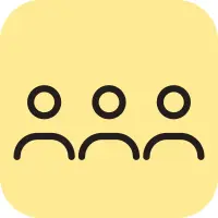 Einfaches schwarzes Symbol mit drei Personen, dargestellt durch Kreise für Köpfe und geschwungene Linien für Schultern, auf einem hellgelben, abgerundeten quadratischen Hintergrund.