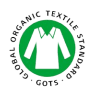 Ein grün-weißes kreisförmiges Logo mit einem stilisierten Hemd in der Mitte und den Worten „Global Organic Textile Standard GOTS“ am Rand.